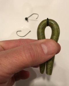 Fold the stickbait in half an move the o-ring to the center point.